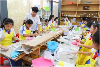 課后服務、午餐午休全覆蓋！深圳打造有溫度的教育，讓學生課后看護服務更貼心